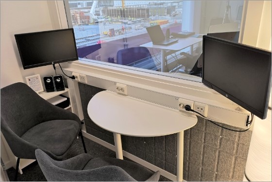 Picture of small observation room, open blinds