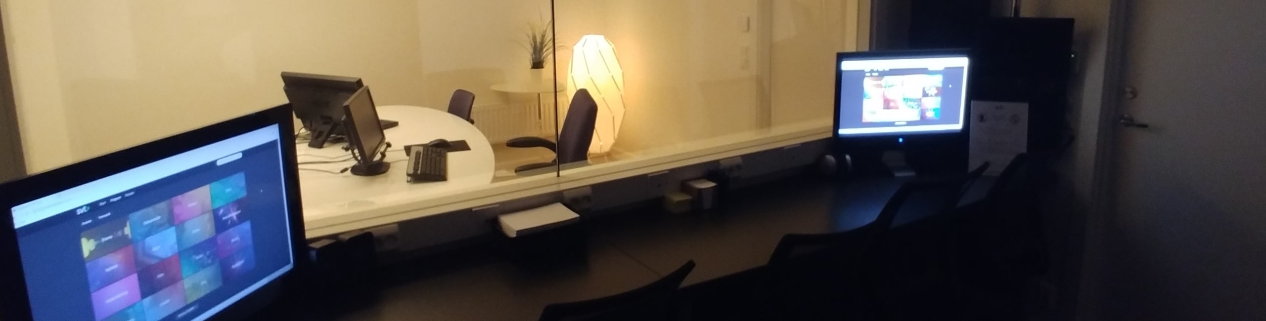 Picture from big observation room looking into the test room